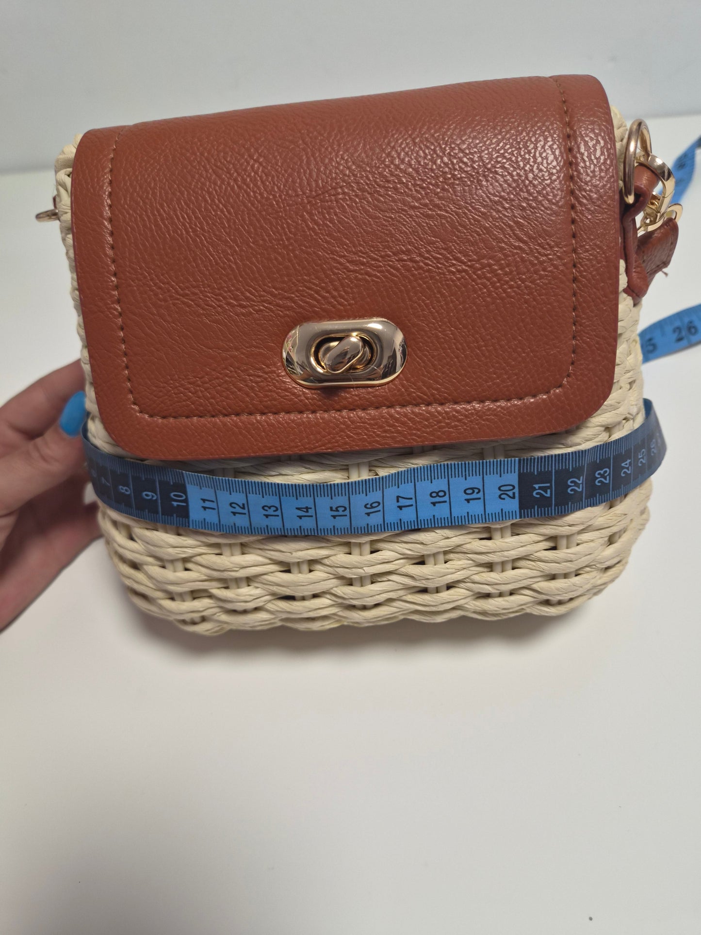 Bolso Mimbre Solapa Piel Marrón - medida ancho 20cm