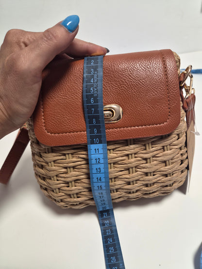Bolso Mimbre Solapa Piel Camel - medida ancho 25cm