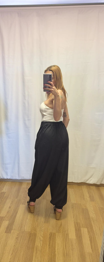 Pantalón globo negro pinzas