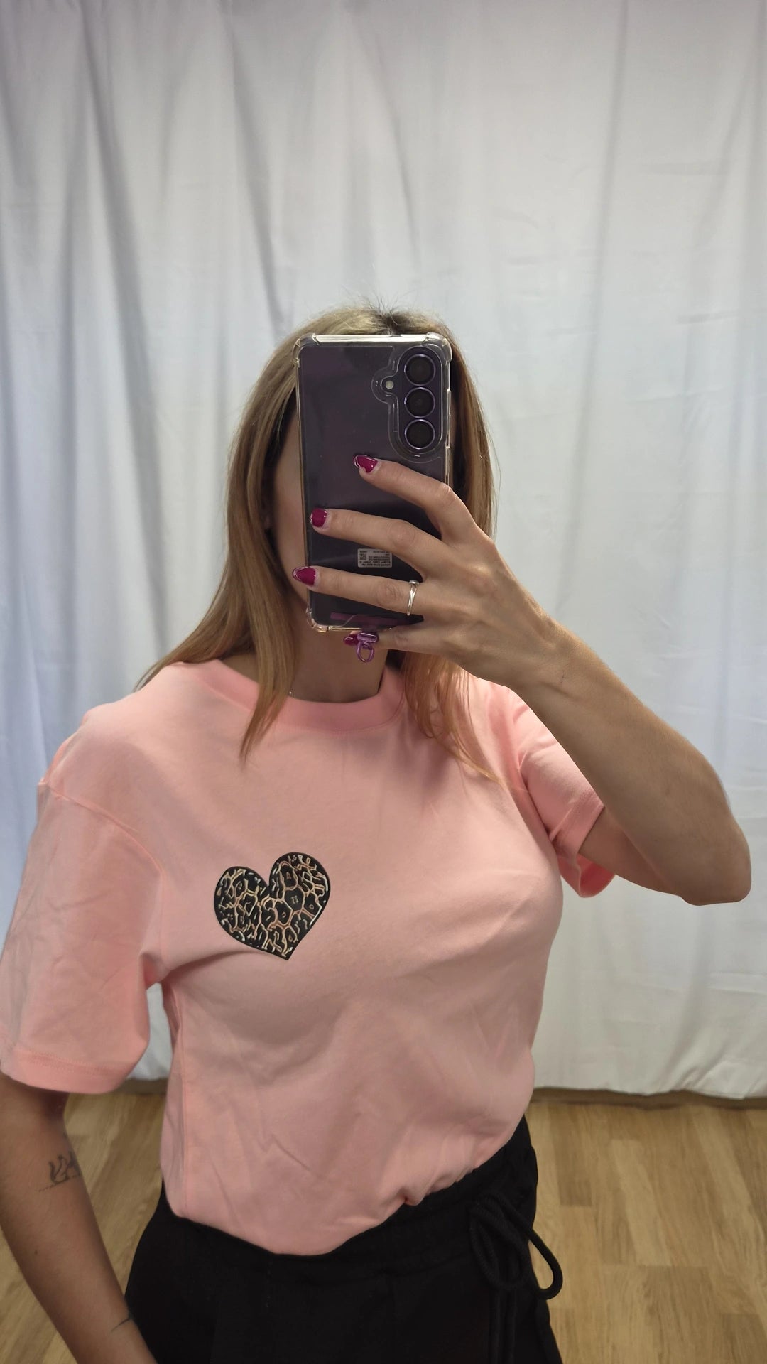 Camiseta manga corta rosa corazón leopardo