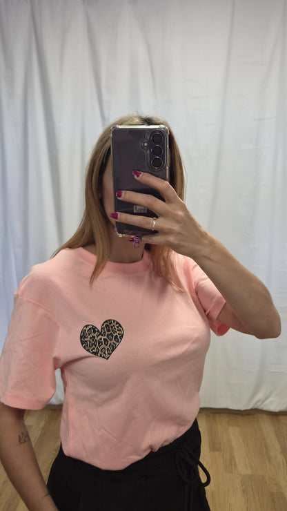 Camiseta manga corta rosa corazón leopardo