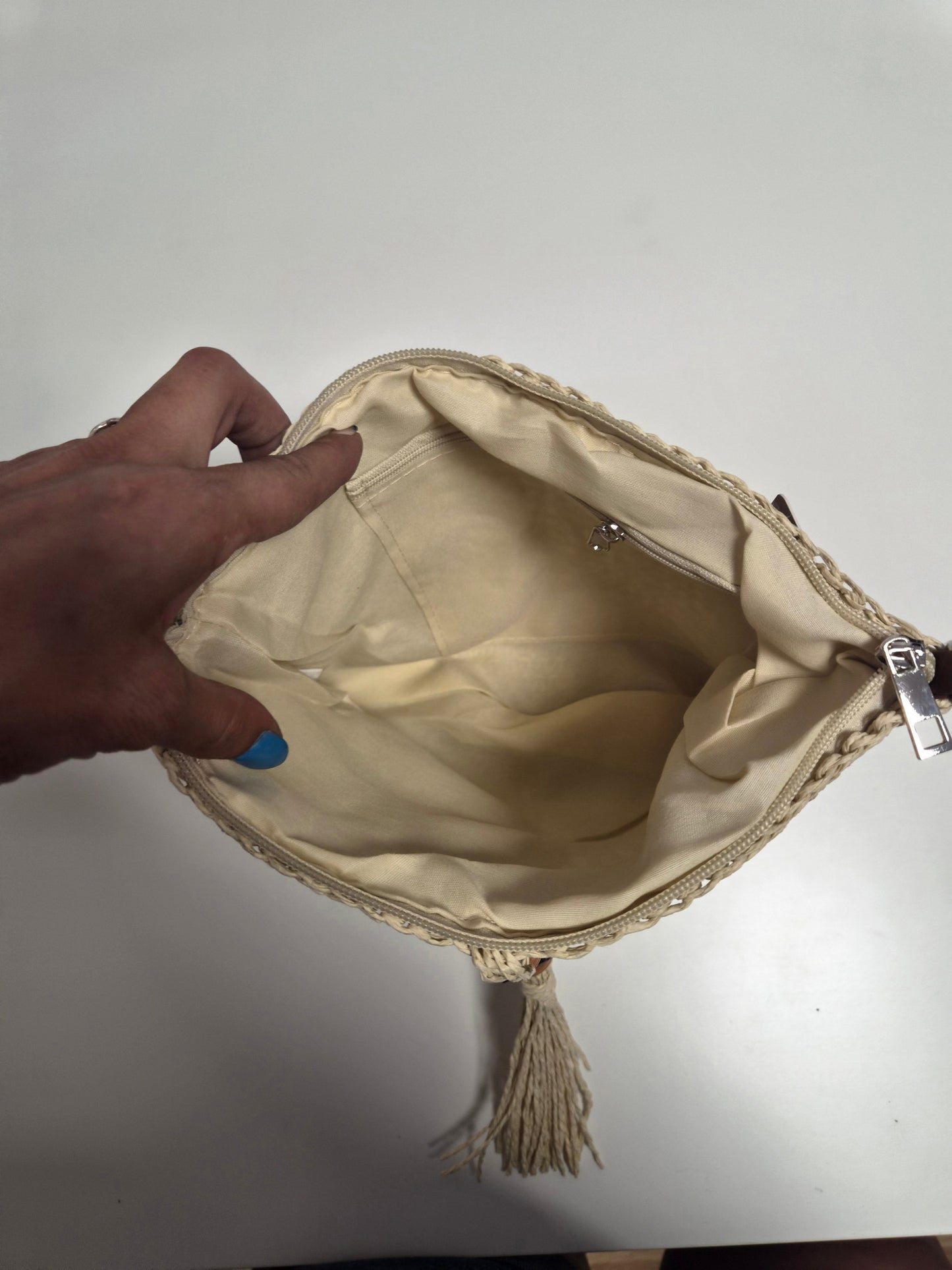 Bolso Rafia Pompón Cuentas Madera - interior con forro y cremallera