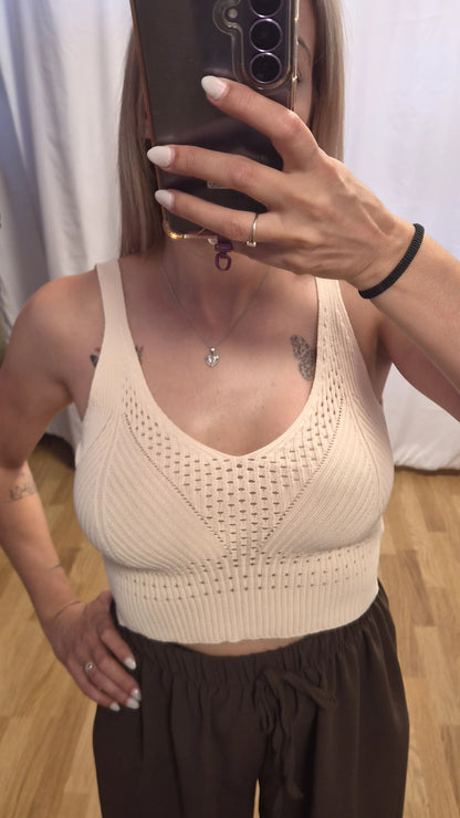 Top Crop Calado Beige - vista frontal