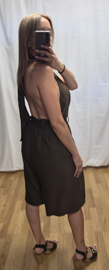 Mono Culotte Marrón - detalle escote cruzado