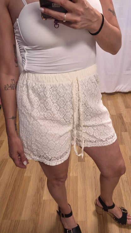 Short Encaje Crema - detalle cintura elástica