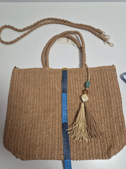 Bolso Tote Rafia Camel con Pompón - medida alto 30cm