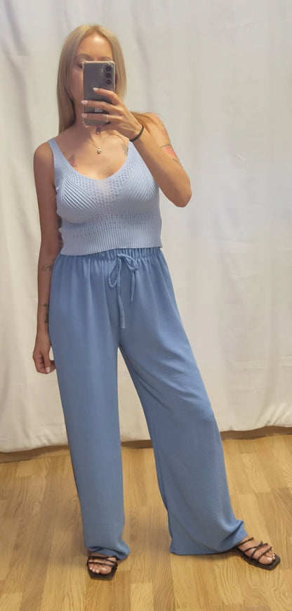 Top Crop Calado Azul Celeste - look completo