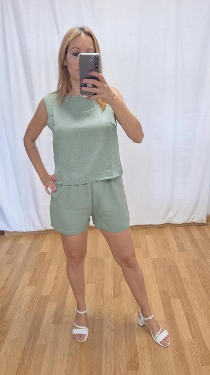 Conjunto verano verde pantalón corto y top sin mangas