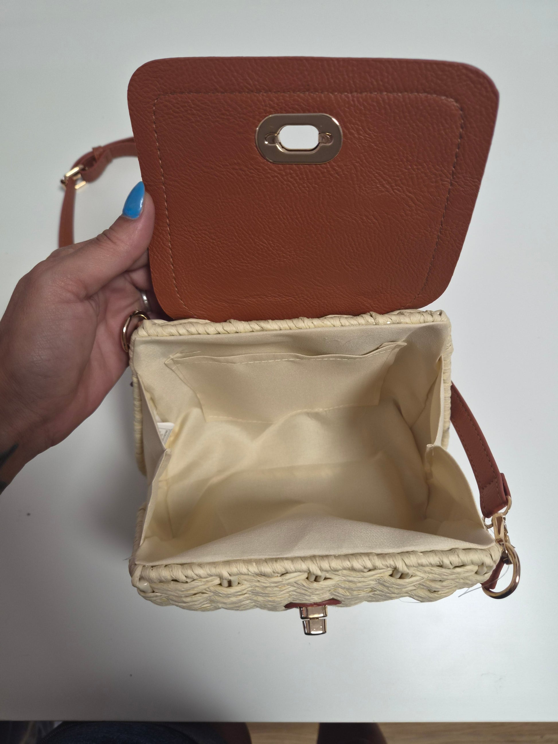 Bolso Mimbre Solapa Piel Marrón - interior forro beige