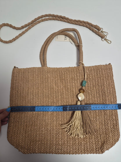 Bolso Tote Rafia Camel con Pompón - medida ancho 40cm