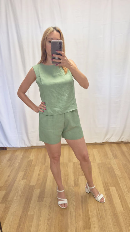 Conjunto verano verde pantalón corto y top sin mangas