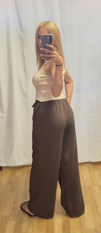 Top Crop Calado Beige - look completo