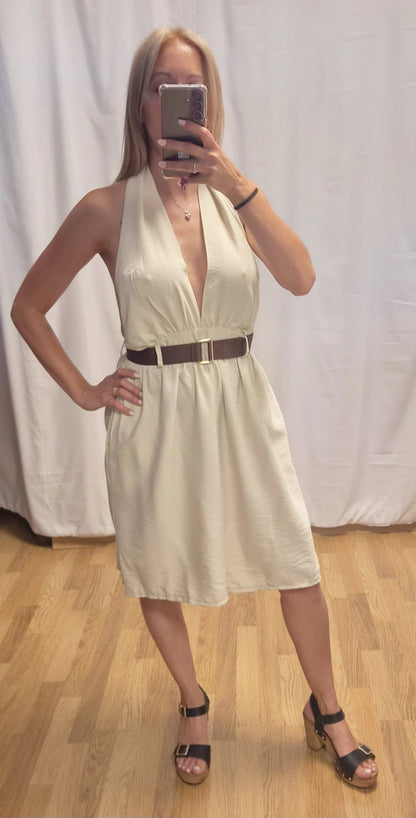 Mono Halter Multiposición Beige - escote V profundo