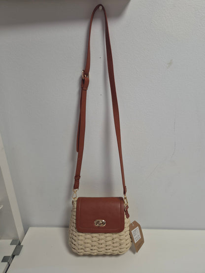 Bolso Mimbre Solapa Piel Marrón - vista completa con correa