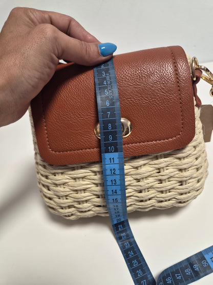 Bolso Mimbre Solapa Piel Marrón - medida alto 15cm
